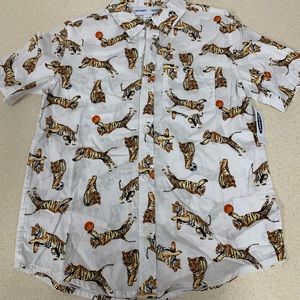 Old Navy Tiger Basketball Button up size 10/12